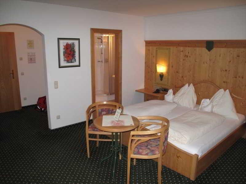 Hotel Wieseneck Gmbh Sankt Johann im Pongau Exterior photo